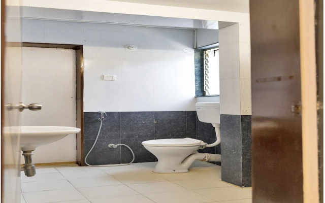 OYO 12301 RG Suites