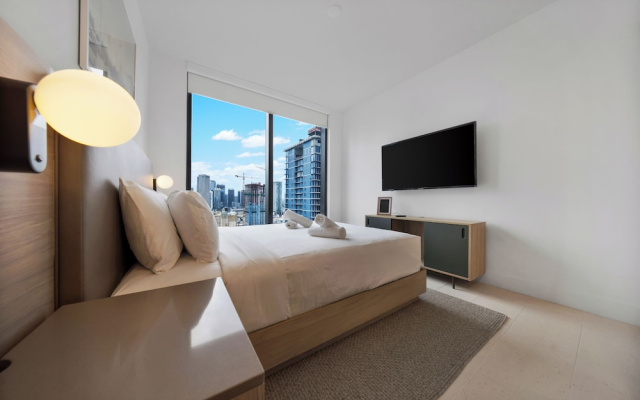 Upscale 3-BD Condo in DTW Miami