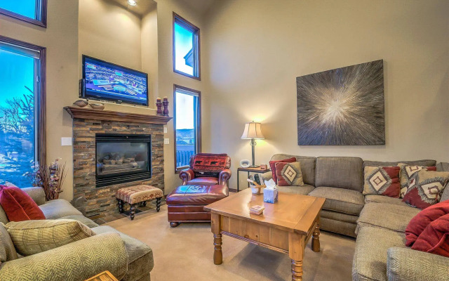 Cascades at Eagleridge by Retreatia
