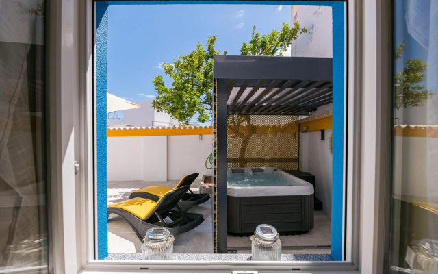 LovelyStay - Sweet Escape II - Backyard
