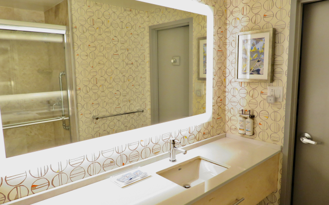 Holiday Inn Montreal Longueuil by IHG