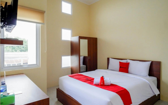 Reddoorz Syariah near Solo Square Mall