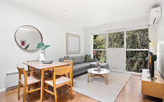 Bright 2-bed Apartment in South Yarra