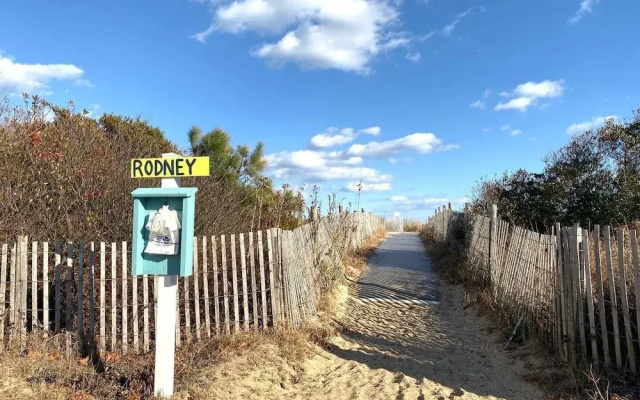 Rodney Avenue 8B