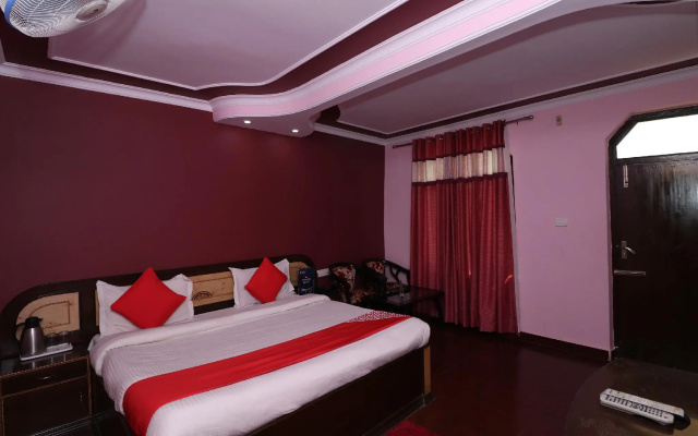 OYO 27612 Maitri Holiday Home