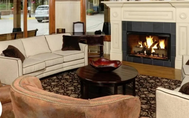 Perfectly Placed 2 Bedroom Vacation Rental in Historic Downtown Breckenridge with Access to Hot Tub and Pool