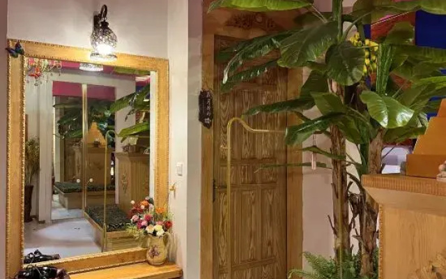 Artistic serendipity house on Dianchi Lake
