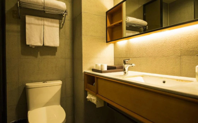 Ji Hotel (Shanghai Jiading Newtown Yuanxiang Lake)