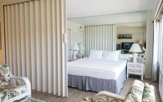 Ilikai Tower One Bedroom Lagoon View Waikiki Condos With Lanai & Free Wifi