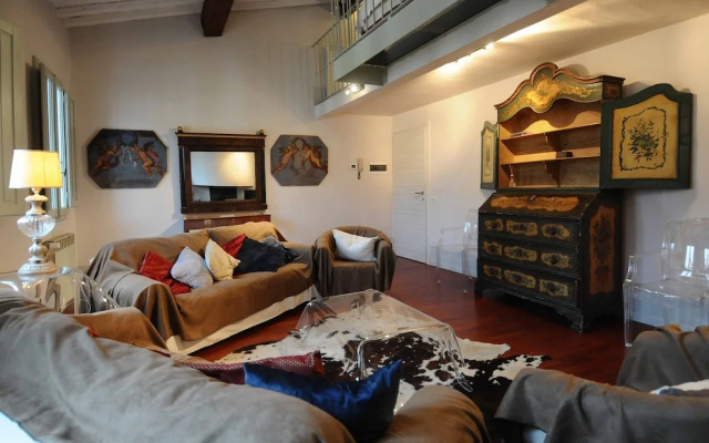 Cozy Central City Apartment