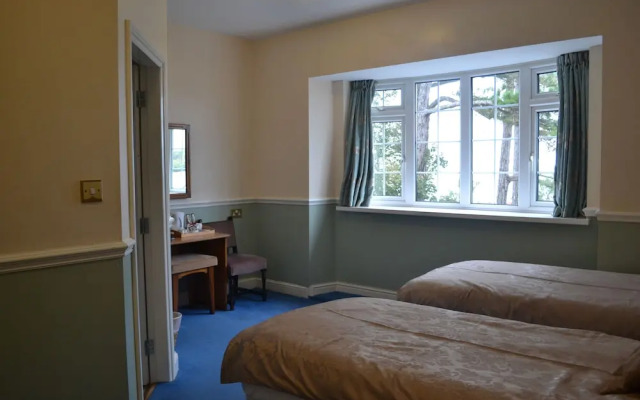 Breeze Hill Hotel