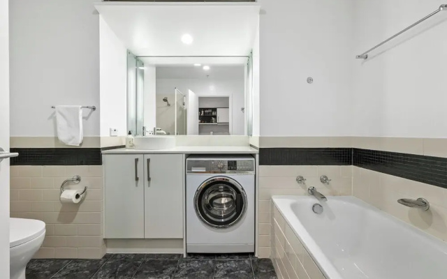 Central 1BR w/ Pool,Gym+Tennis Court Zodiak Stays