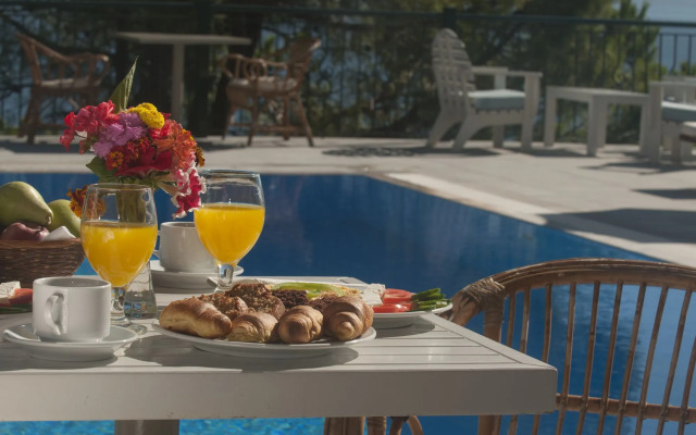 Aliki Hotel