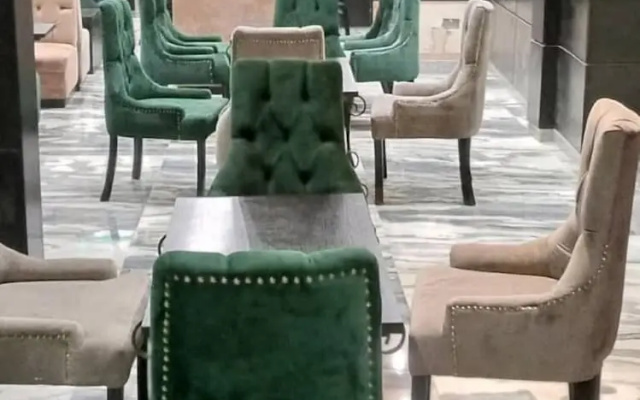 London Branch Hotel and Restaurant