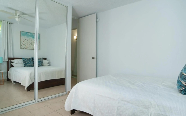 Renovated townhome -Rooftop Terrace by Sandy Beach