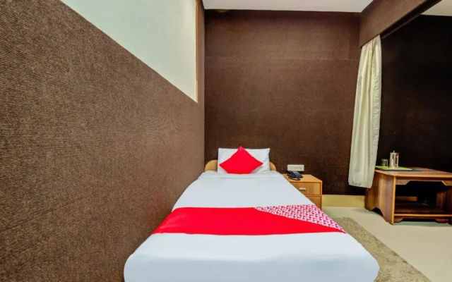 OYO 1327 Inchara Hotel