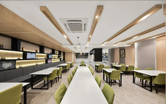 Отель Yue Wu Beijing Guangqumen