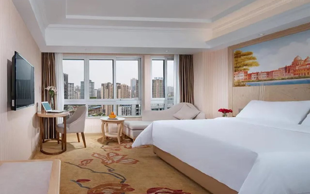 Vienna Hotel(Chongqing West Railway Station Southwest Hospital Branch)