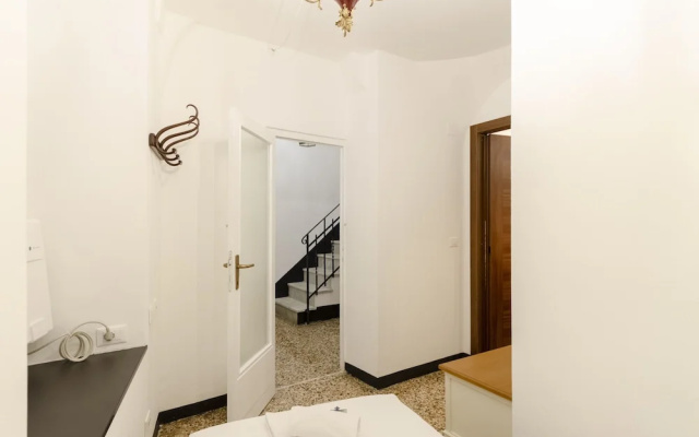 JOIVY Ideal Flat Near Aquarium