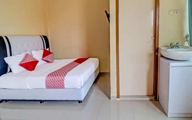 OYO 90945 Arizon Kost