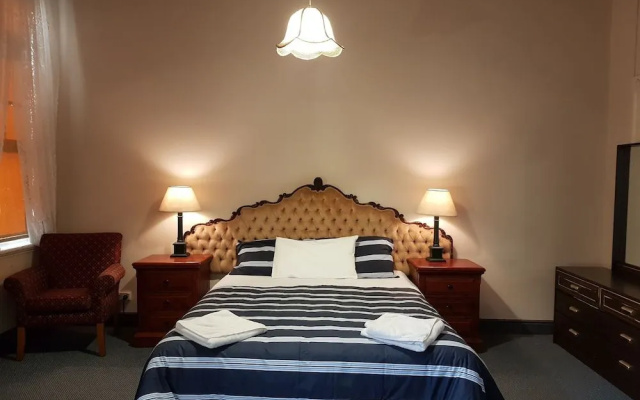 Madden's Commercial Hotel