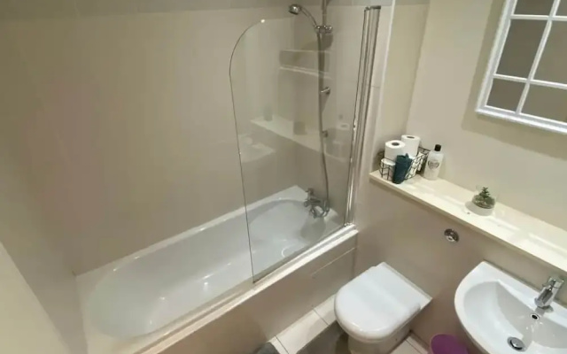 2BR Stunning City Centre Apt