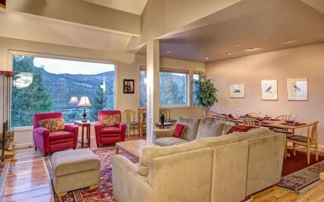 1117 Lowell Avenue 4 Bedroom Condo