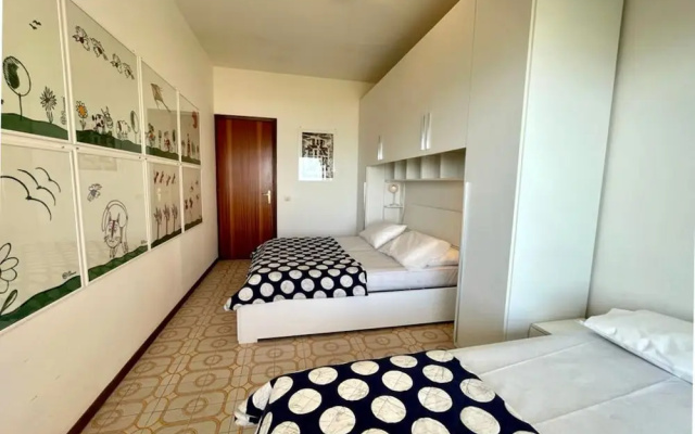 Bright Seaview Apartment