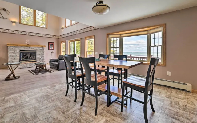 Spacious Lakefront Home w/ Sunroom & Bar!