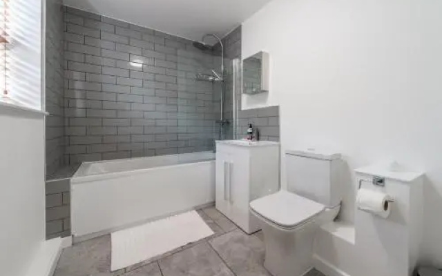 Glastonbury Town Apartment