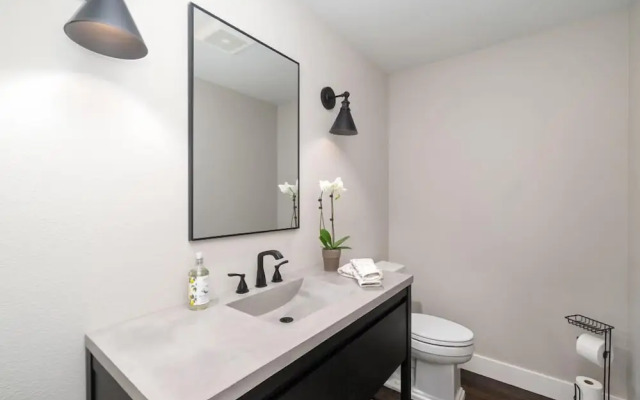 Outstanding Home, Incredible Views, Near Reservoir!