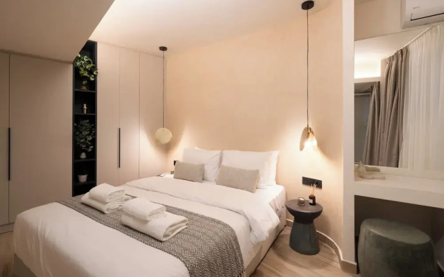 Cozy & Chic Stay Near Metro Station