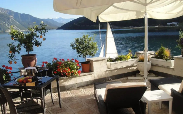 Hotel Schloesschen am See
