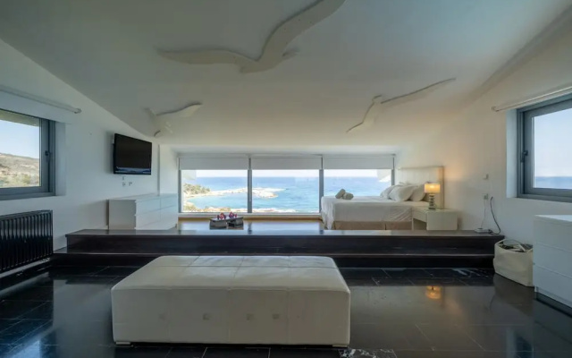 Icarus Luxury Beachfront Villa