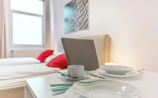 Bright 1BR Apt Perfect for Long Stays
