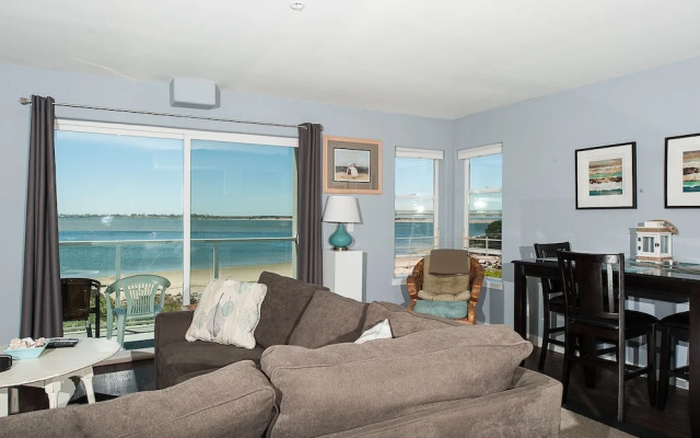 Waters Edge 214