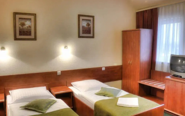 Hotel Junior
