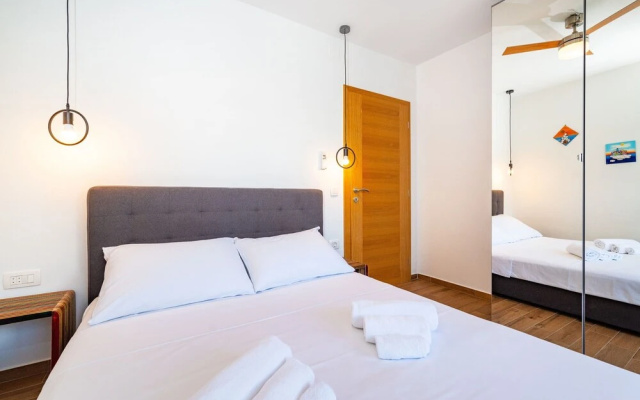 A3 - Beautiful Seafront apt w. Magnificent View