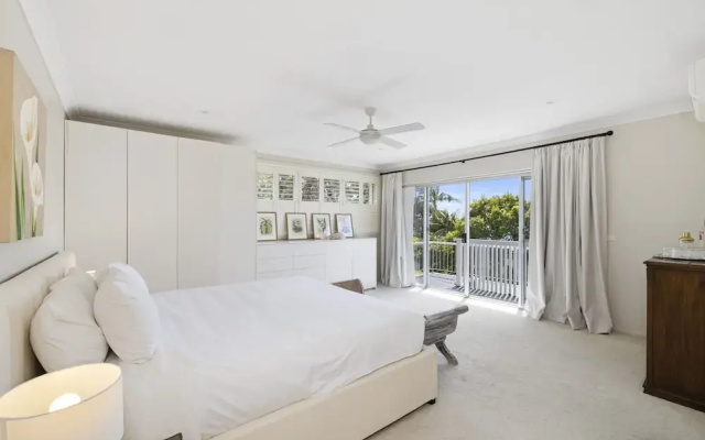 Spacious 5-bed Beach House With Ocean View