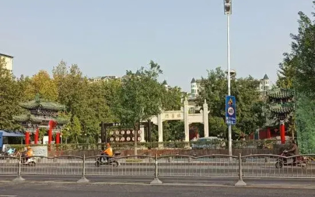Qingfeng Bailu Hotel