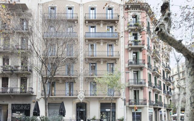 Отель Uma Suites Metropolitan вид на фасад