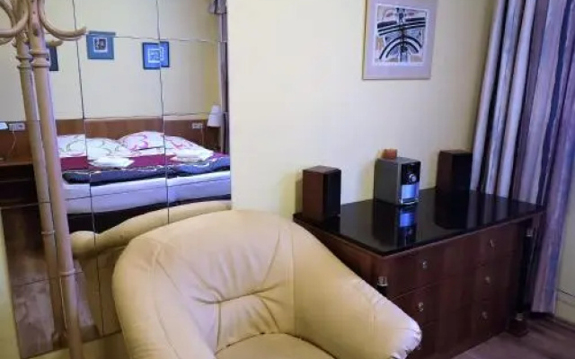 Apartment with Sauna and Garden