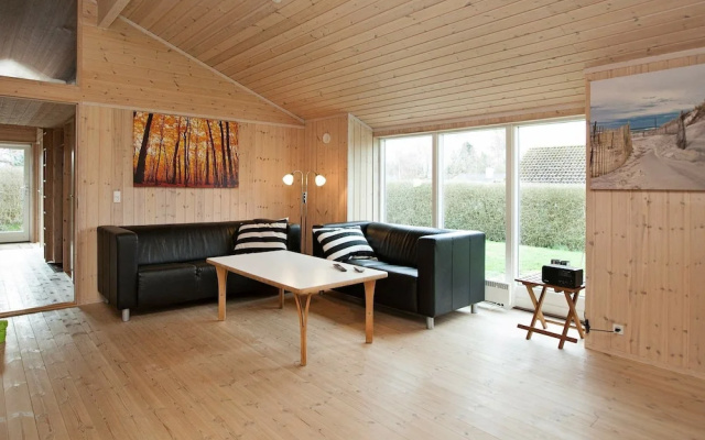 Rustic Holiday Home in Hovedstaden near Sea