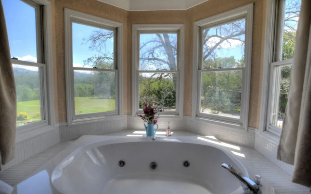 Blue Mountain Mist Country Inn & Spa
