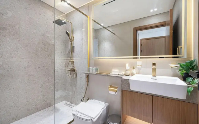 Binghatti Suites by Hostiva - City View