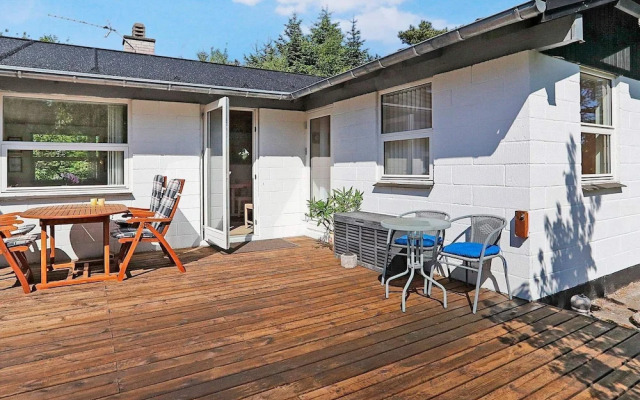 Serene Holiday Home in Hals near Sea