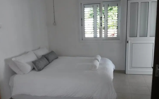 Antigonis Cottage