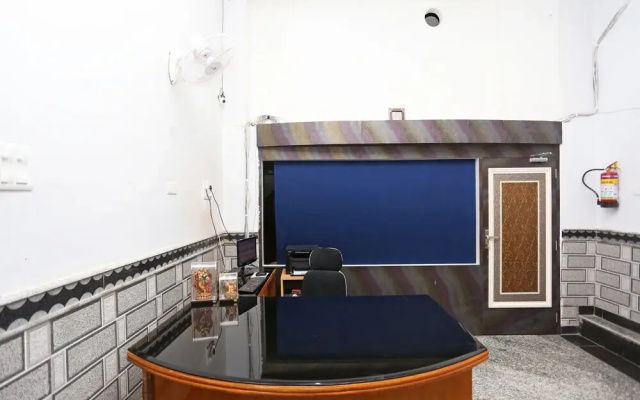 Hotel Mani Bhai Patel By OYO Rooms