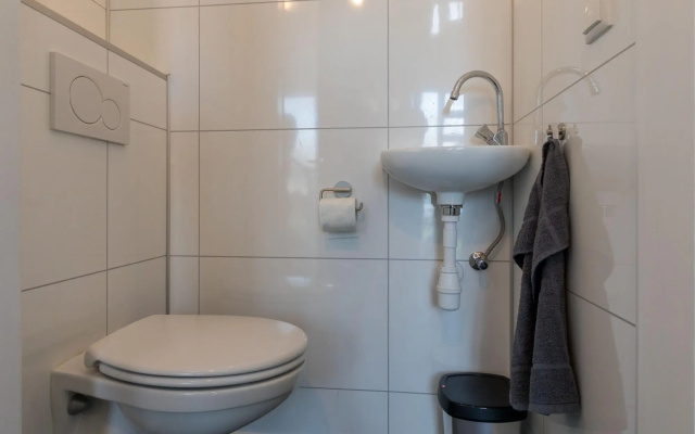 Amazing holiday home in Vrouwenpolder with private garden