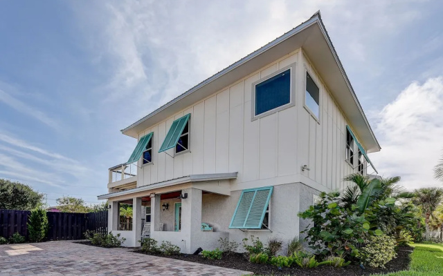 Sea Spray Beach House by Vtrips